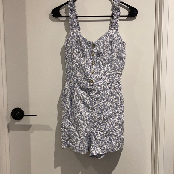 NEW Hollister Romper size S - Picture 3 of 6